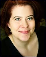 Claudia Gray ( Amy Vincent )