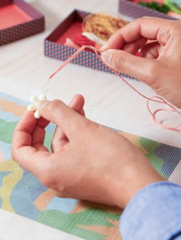 Atelier 65 Djeco - Ricamo su Canovaccio - 9