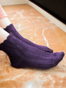 Calzini Medi Donna in Lana Merinos con Ricamo "Vega" - Amaranto - 4