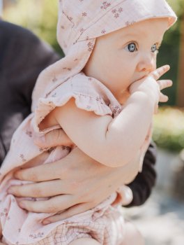 Cappellino da Sole in Mussola con Paracollo - Pink Flowers - 4