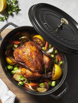 Cocotte Ovale in Ghisa con Coperchio - 12