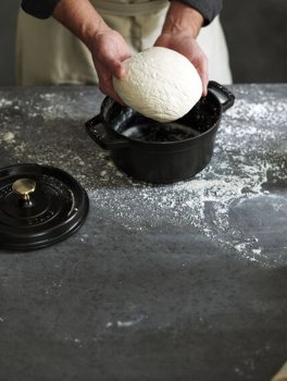 Cocotte Rotonda in Ghisa con Coperchio - 24 cm - 7