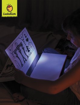 Cofanetto "Le Fiabe al Buio" con Torcia: Biancaneve e i Sette Nani — Libro - 3