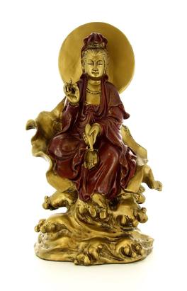 Statuetta di Kuan-yin seduta su una Foglia