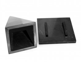 Piramide Isoscele Cava di Shungite + Supporto - 3