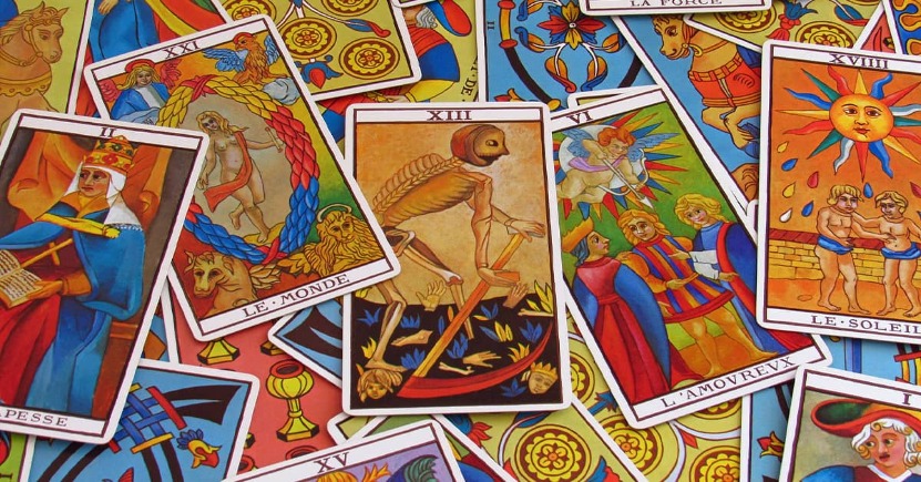 Come leggere i tarocchi per leggere noi stessi e indagare sul senso della nostra vita?