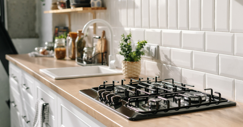 Come pulire i fornelli senza prodotti nocivi per te e per l'ambiente
