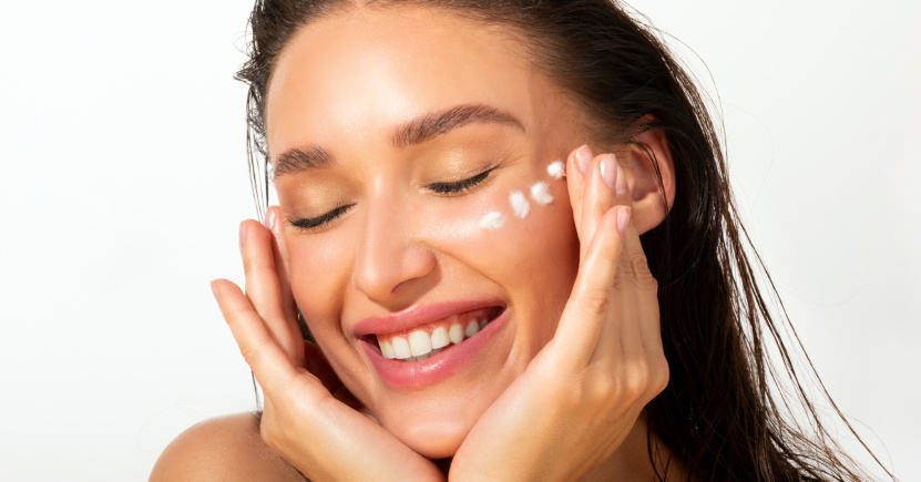 Contorno occhi: come si mette, quando usarlo e a cosa serve davvero