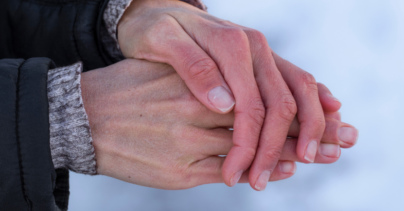 Dermatite da freddo: 6 consigli per alleviare prurito e pelle secca e screpolata