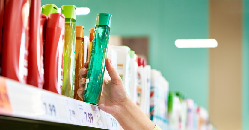 Ftalati, profumi sintetici e fragranze nascoste: come proteggere la tua pelle dai nemici invisibili