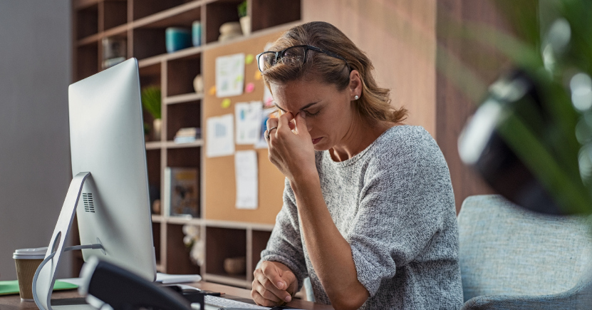 Occhi affaticati dallo schermo: mirtillo, luteina e aloe funzionano davvero? Cosa dicono gli studi