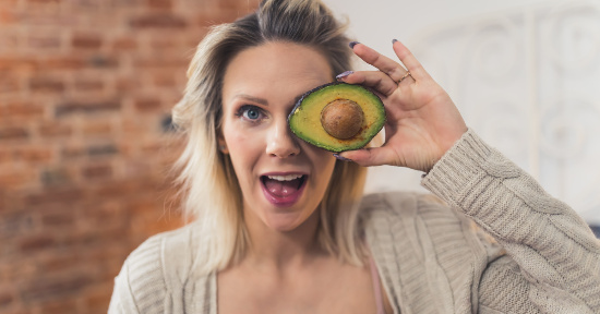 10 cibi che fanno bene alla pelle: il segreto per un aspetto sano e luminoso