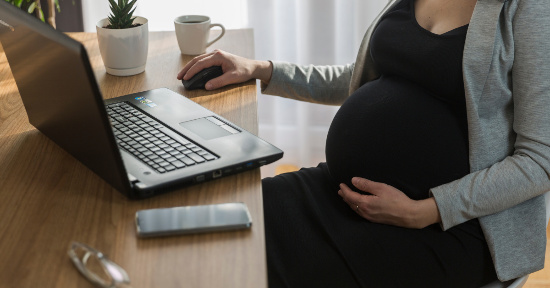 7 strategie che aiutano a gestire lo stress lavorativo in gravidanza