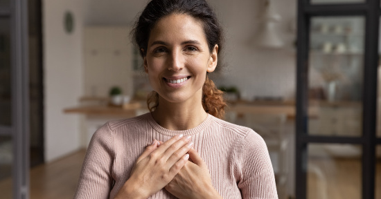 Ahimsa: cos’è e come praticarla dentro e fuori il tappetino