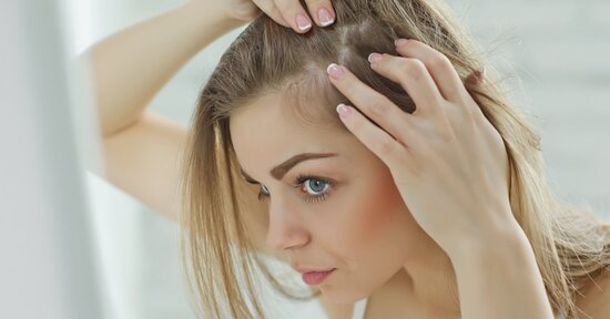 Associazioni di nutrienti esclusive contro l’assottigliamento e il diradamento eccessivo dei capelli