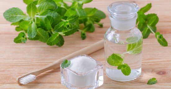 Collutorio naturale: benefici e ricette