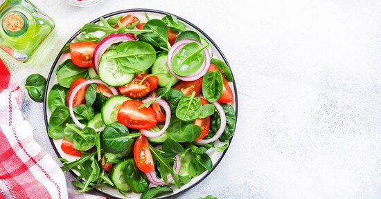 Come condire correttamente l'insalata