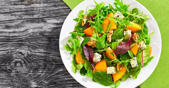Condire l'insalata: non solo sale e olio
