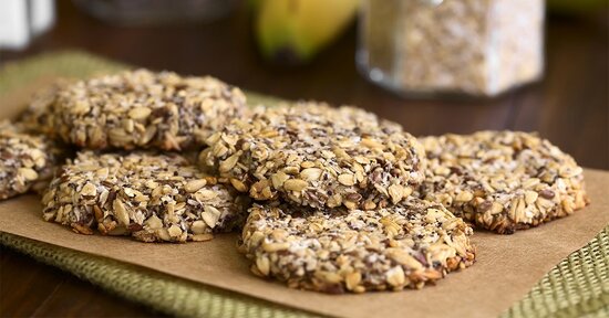 Cookies vegan di avena, chia e nocciole: ricetta senza zucchero