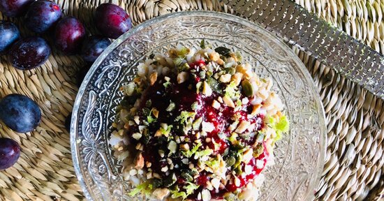 Coppetta di orzo decorticato con susine e frutta secca
