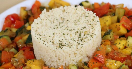 Cous cous al mango e curry: esplosione di sapori esotici