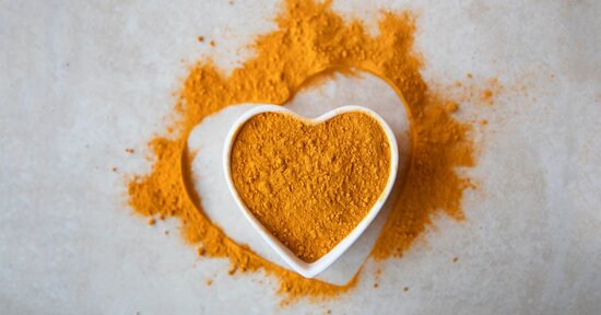Curcuma: 8 benefici anti-invecchiamento per la pelle