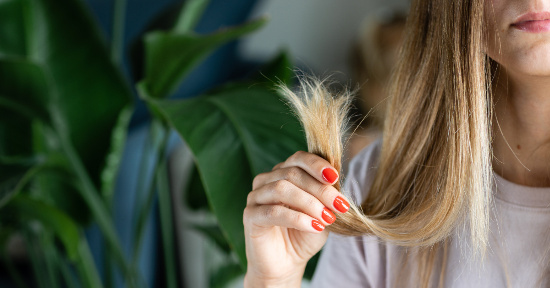 Doppie punte: come proteggere i capelli (anche in estate)