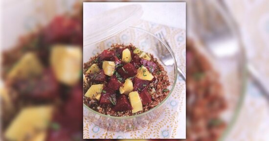 Fantasia di barbabietole su quinoa alle mele