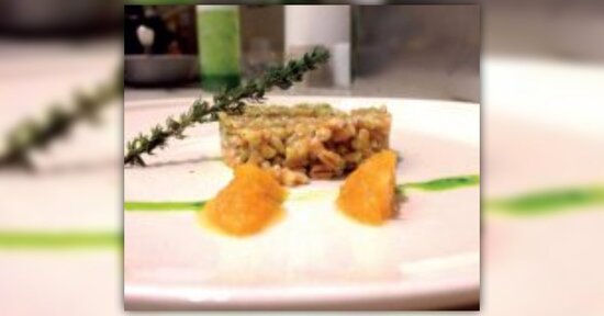 Farro croccante con salsa verde e limone frizzante