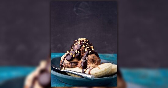 Gelato al burro di arachidi variegato al fudge