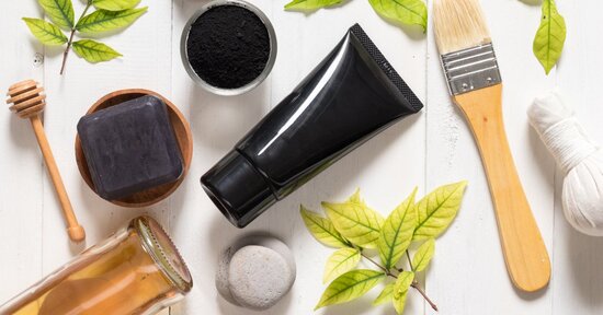 Hai mai provato i cosmetici a base di carbone vegetale?