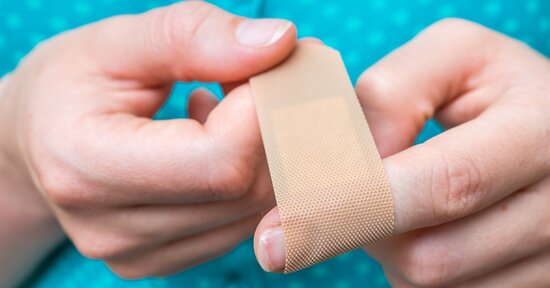 Holoil: a cosa serve e come si usa la medicazione avanzata funzionale