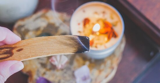 I benefici del palo santo: come usarlo e quando