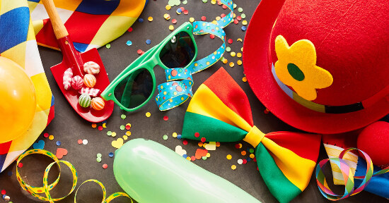 Come creare un baule dei travestimenti in base all'età dei bambini