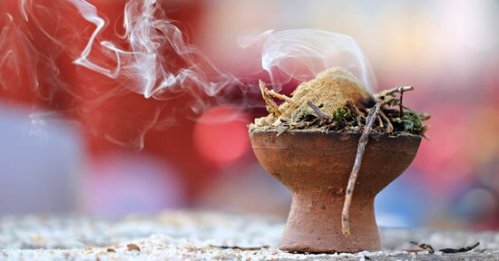 L'Arte della Fumigazione. Una guida alle resine e ai legni aromatici