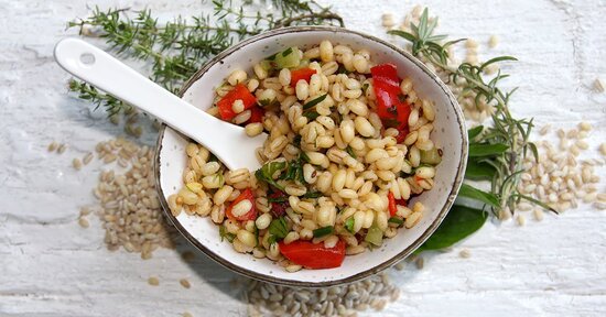 Le fresche insalate di cereali