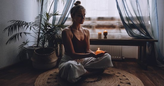 Meditazione: ecco quali oli essenziali ti aiutano a concentrarti