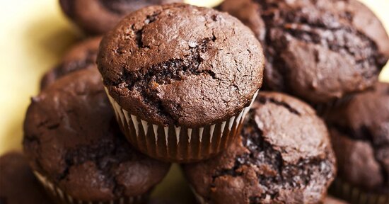 Muffin chetogenici al cioccolato e nocciole senza carboidrati, senza zucchero e glutine