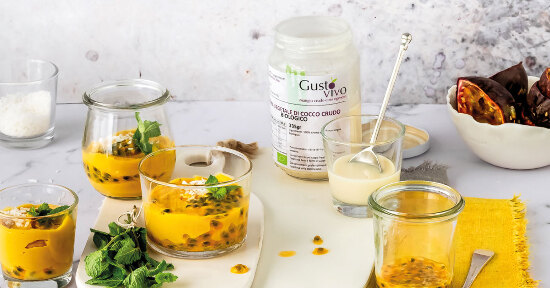 Olio e burro di cocco nella cucina crudista