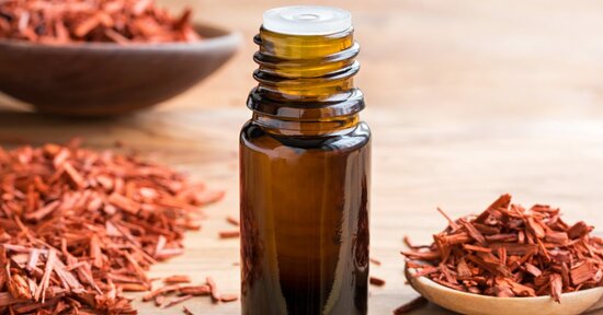 Olio essenziale di sandalo: proprietà e benefici