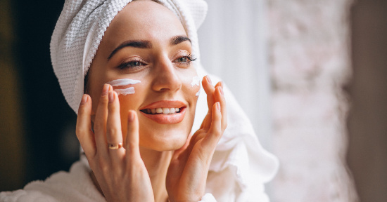 Parabeni e conservanti nei cosmetici: fanno male?