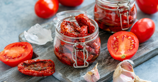 Pomodori secchi: proprietà e come usarli