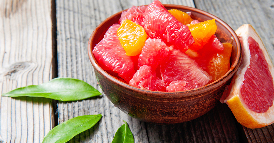 Pompelmo: proprietà, controindicazioni e ricette per fare un pieno di vitamina C