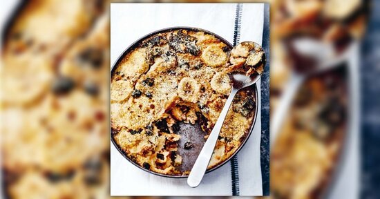 Pudding con prugne, banane e frutta secca