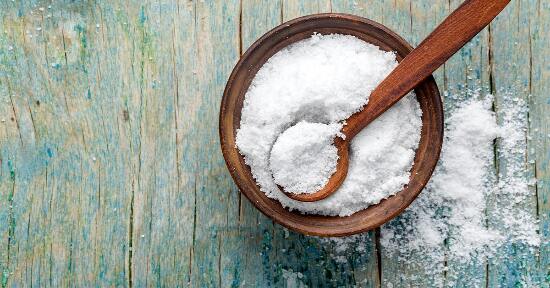Sale: benefici, danni, tipologie e alternative naturali