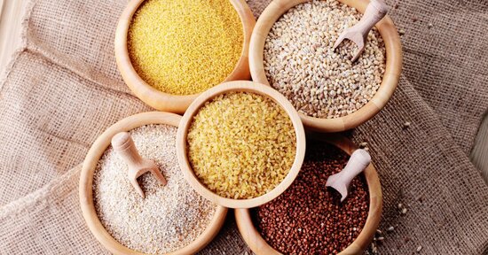 Come condire l'insalata di cereali