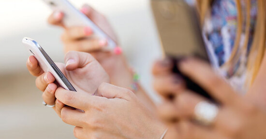 Smartphone: perché vietarlo prima dei 14 anni