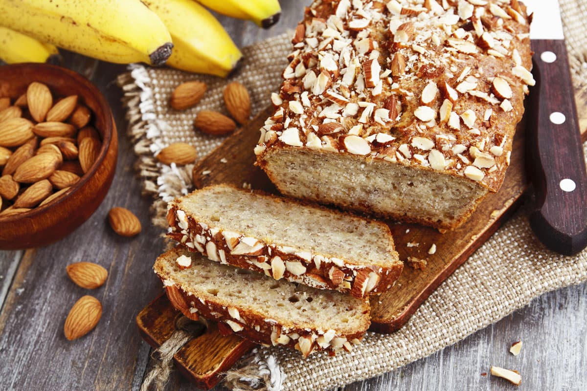 Banana Bread alle mandorle al Miele, senza zucchero
