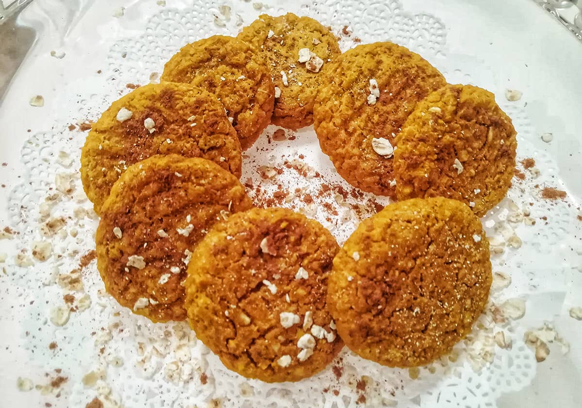 Biscotti morbidi di fiocchi di avena, ceci e cannella