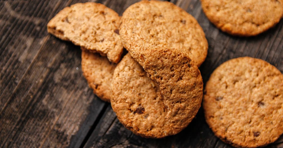 Biscotti di pasta frolla integrale vegan allo yogurt 